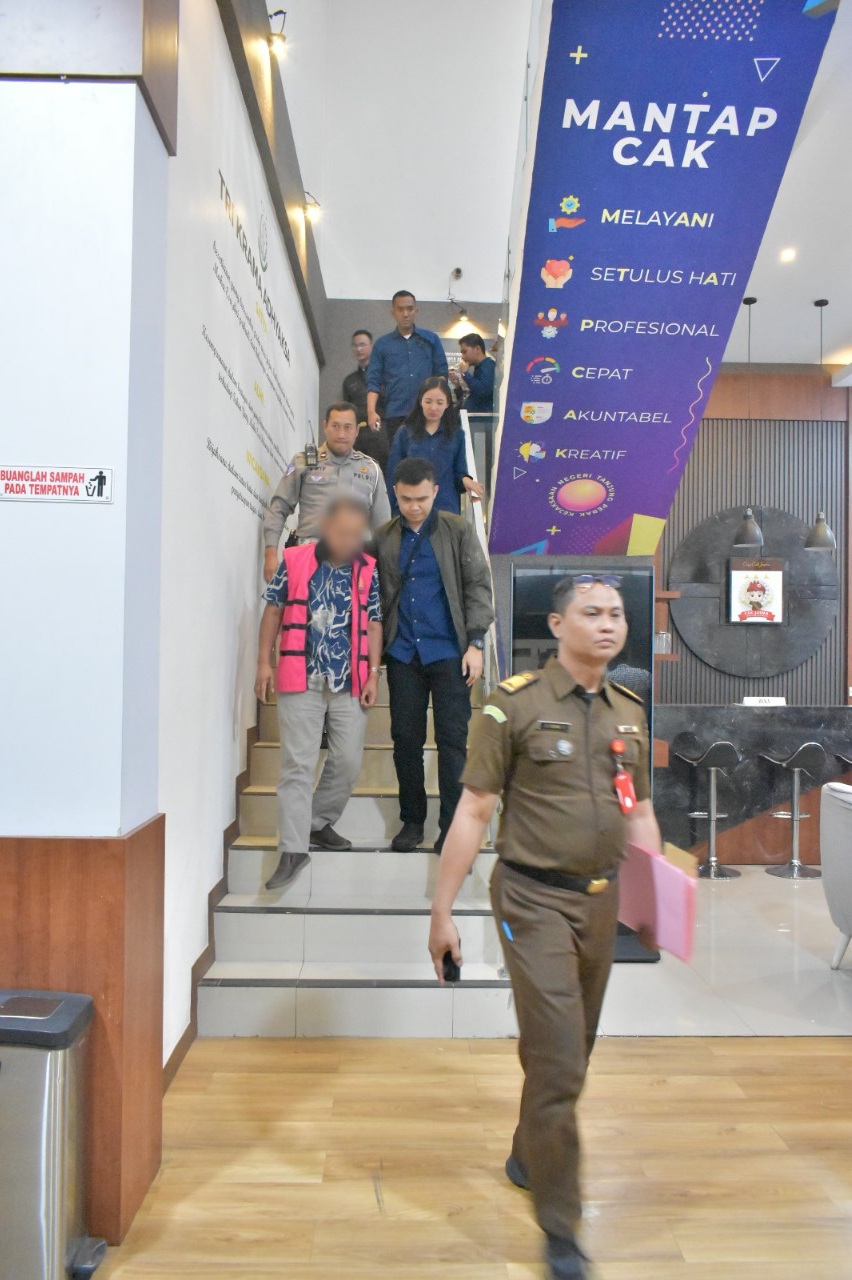 Kejari Perak Tahan Direktur PT. Wahyu Tirta Manik Korupsi Senilai 34 Miliar