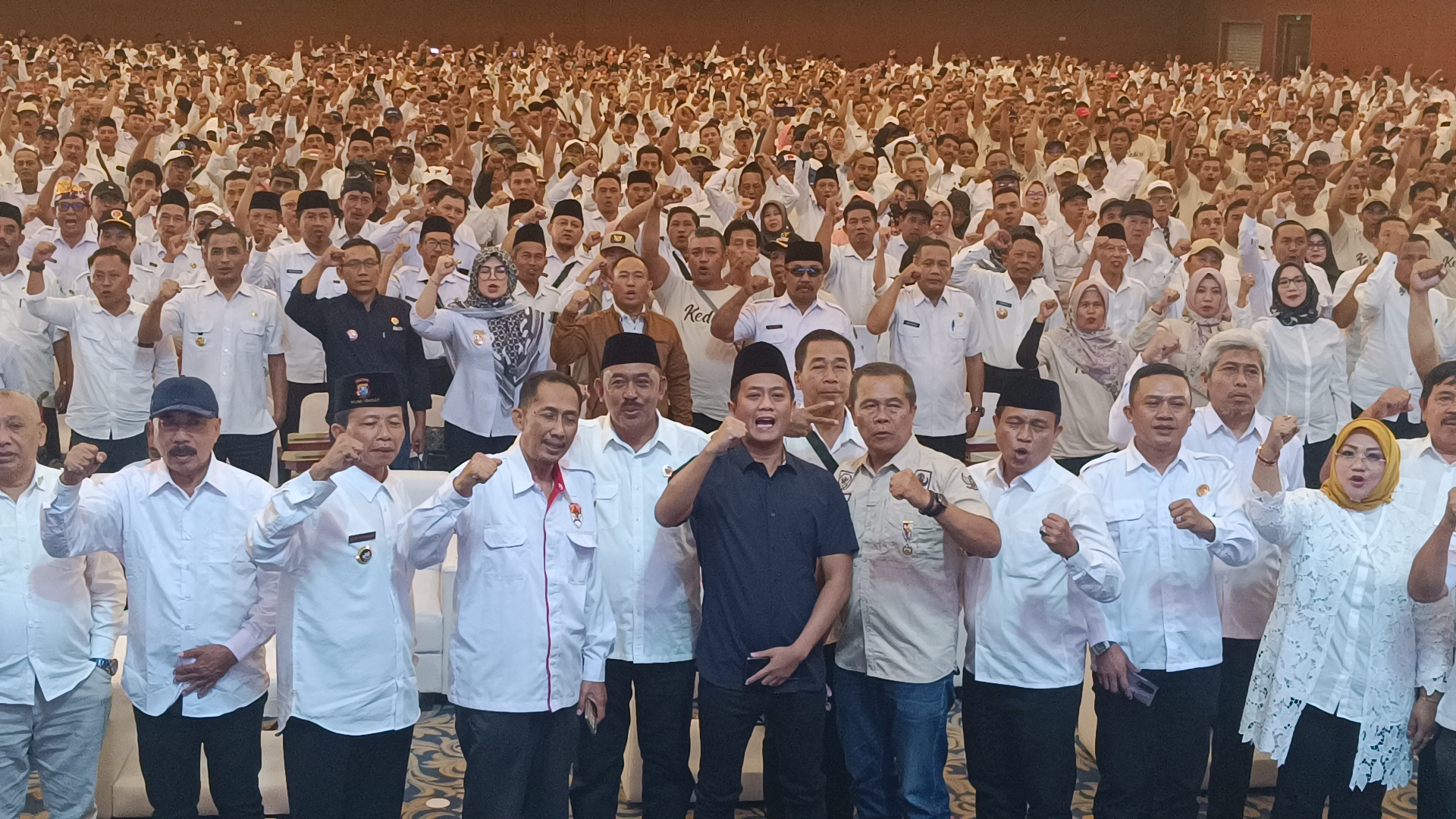 Gelar Silaturahmi Ribuan Kades Se Jatim Tegaskan Bebas Pilihan Dalam Pilkada