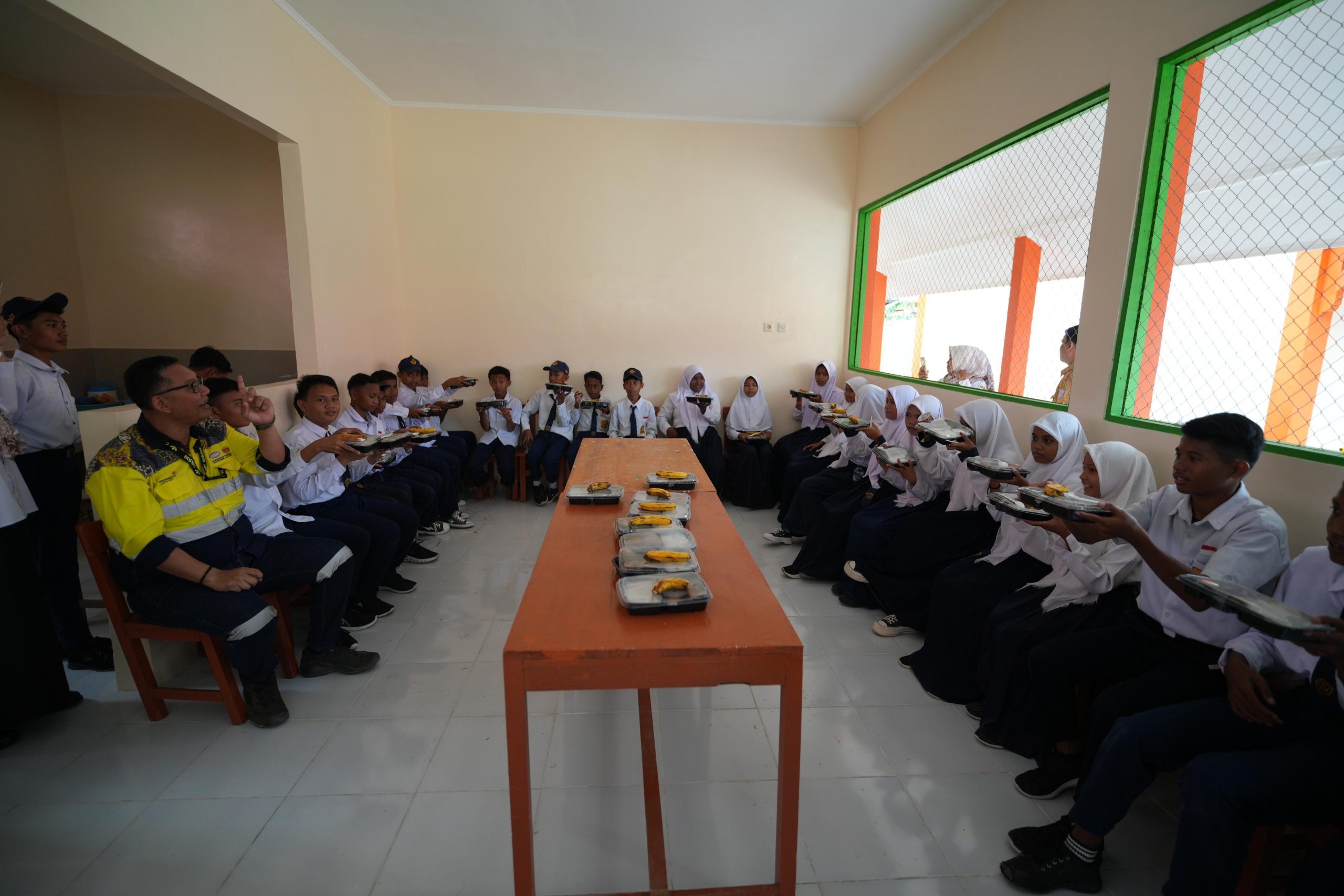 Pani Gold Project Luncurkan Program Makan Bergizi Siswa dan Guru