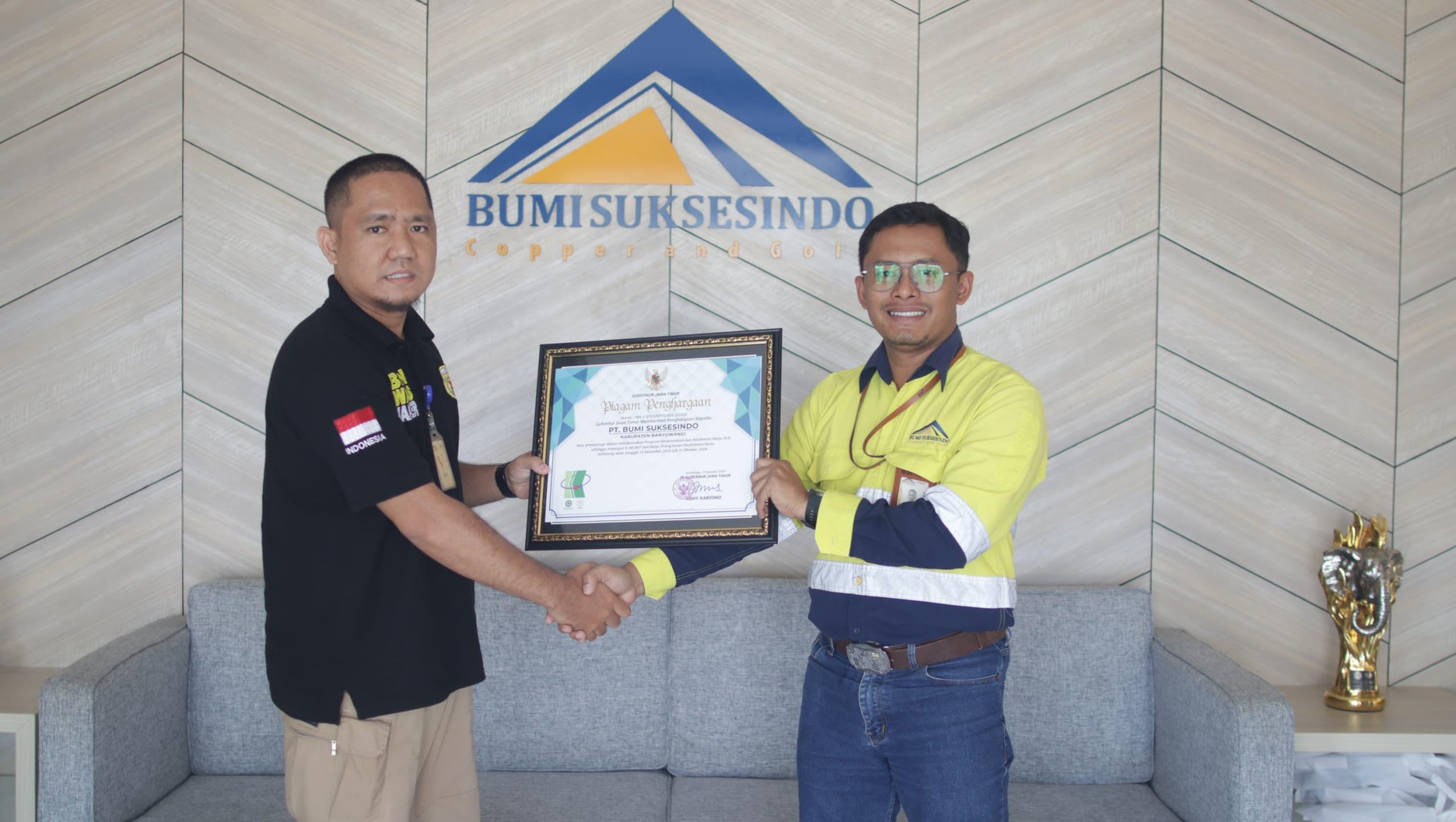 PT BSI Raih Penghargaan Zero Accident dari Gubernur Jatim