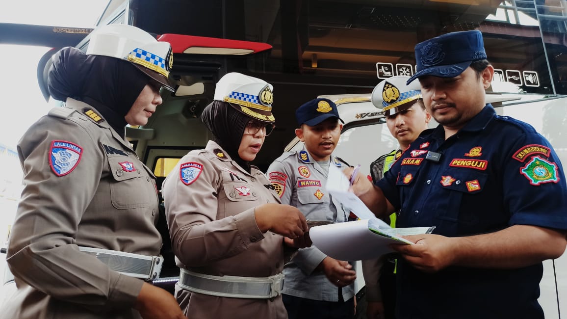 Subdit Kamsel Ramp Cek Bus di Terminal Purabaya