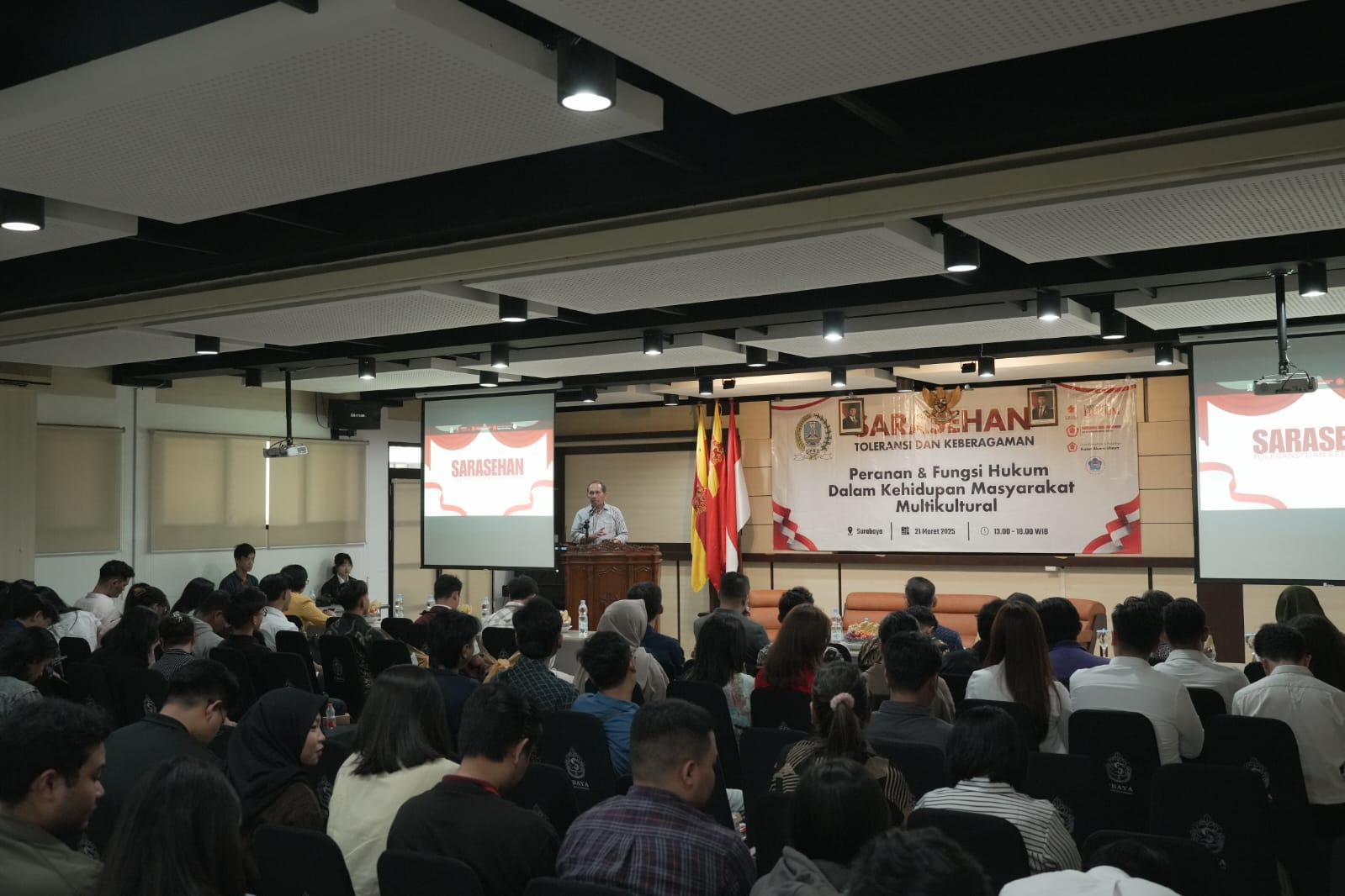 Sarasehan FH Ubaya: Pentingnya Peranan Fungsi Hukum Dalam Kehidupan Masyarakat Multikultural