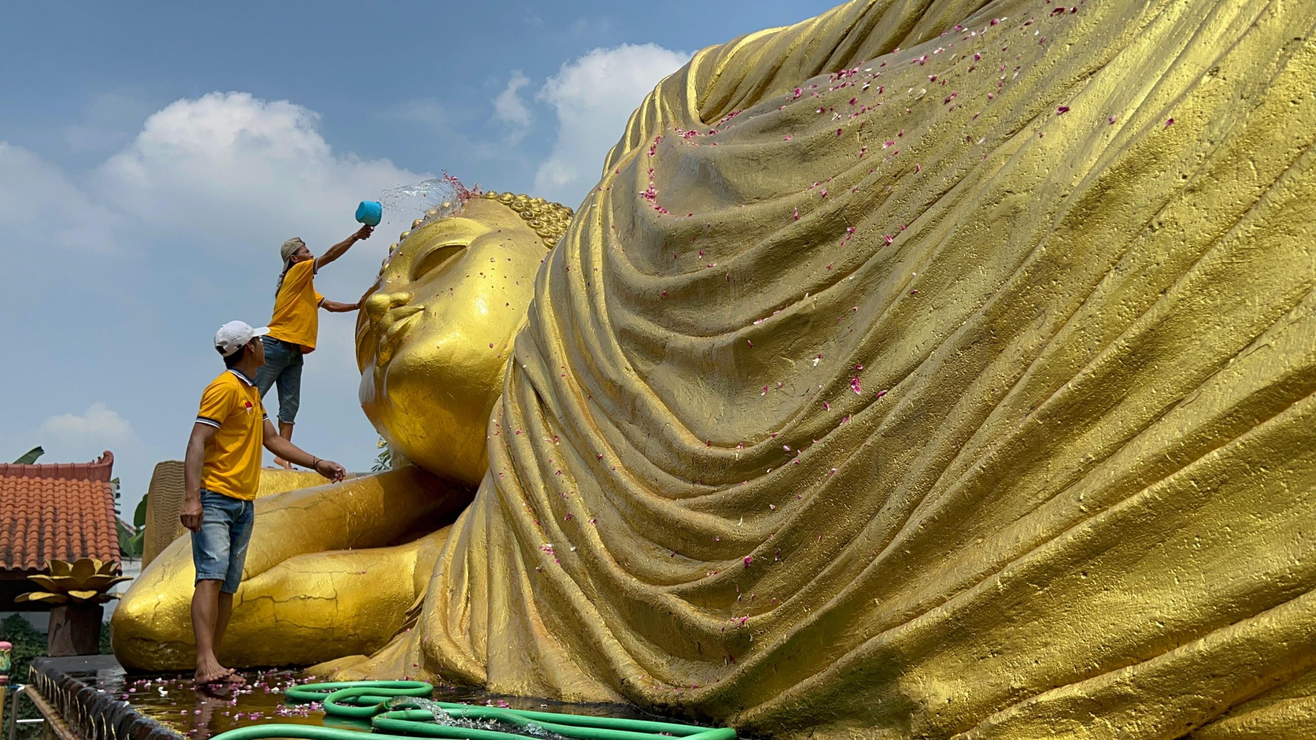 Sambut Waisak 2569 BE, Patung Buddha Tidur Terbesar di Indonesia Disucikan