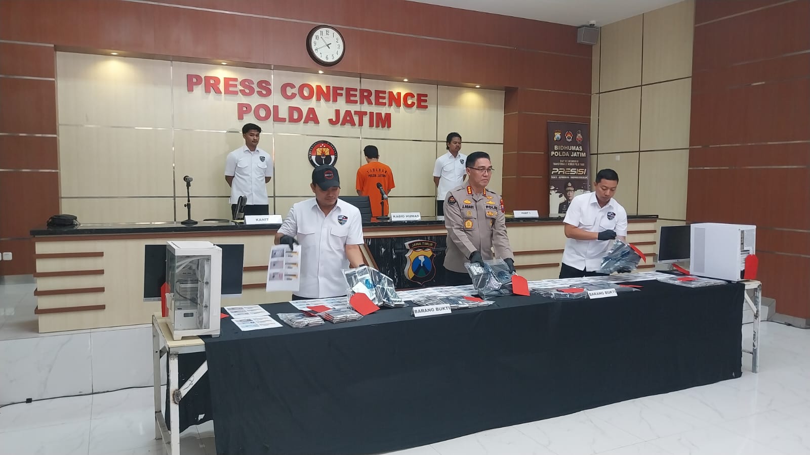 Ditressiber Polda Jatim Ungkap Pencurian Data Modus Program Makan Bergizi Gratis