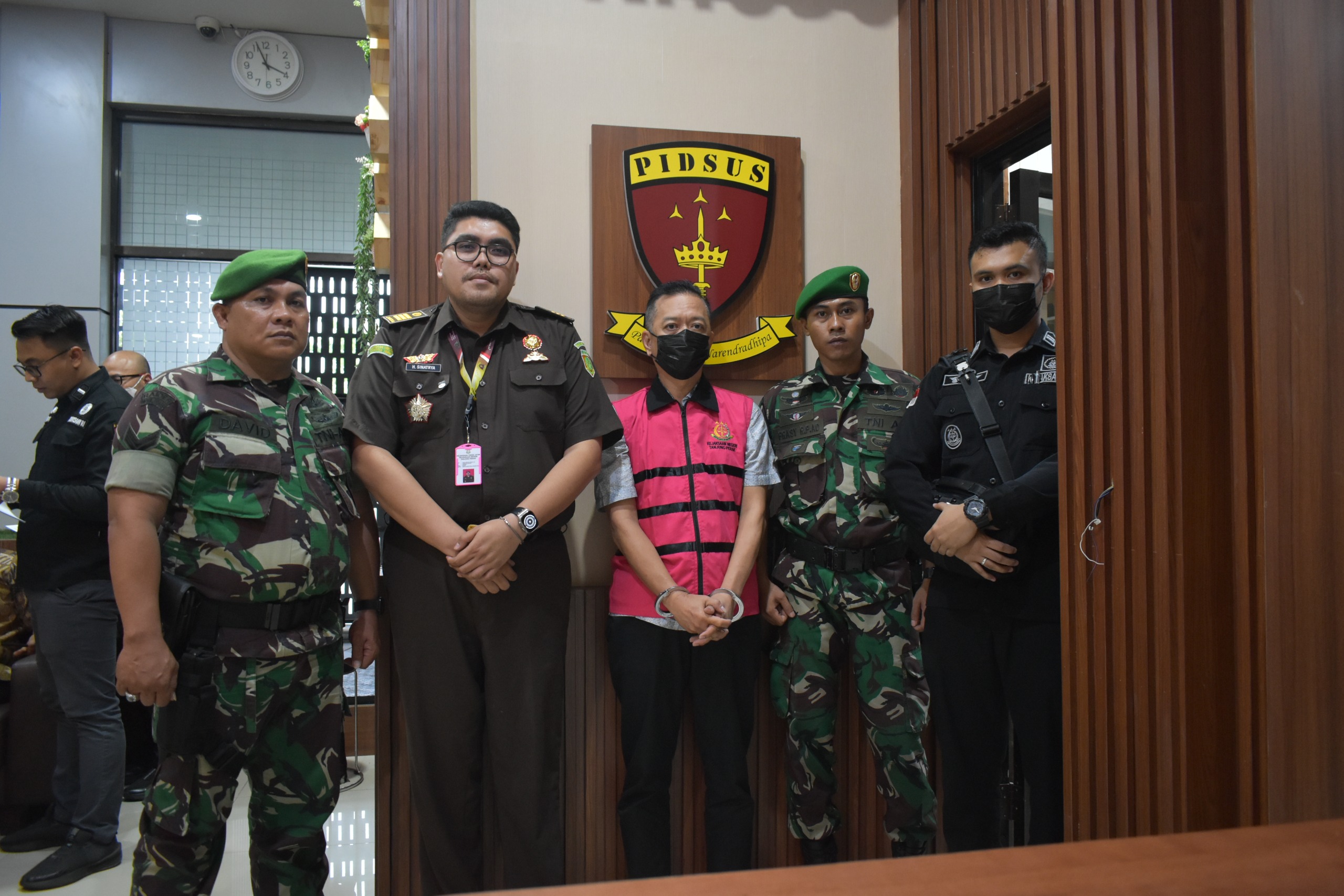 Rugikan Negara 7, 9 Miliar, Kejari Perak Tahan Komisaris PT DJA