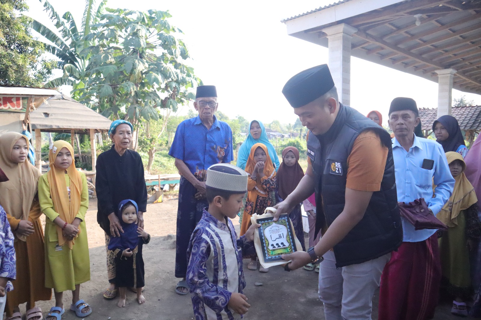 Ziarah ke Makam Pahlawan Nasional dan Beri Bantuan Guru Ngaji Warnai Hari Juang Polri di Situbondo