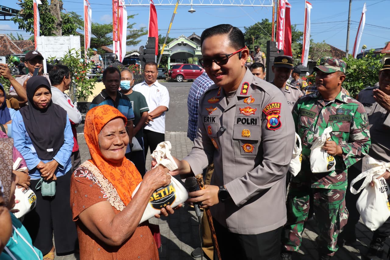 Polres Magetan Kembali Gelar Gerakan Pangan Murah di 4 Kecamatan Warga Full Senyum