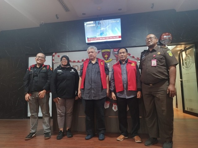 Kejati Jatim Tahan 2 Tersangka Korupsi Belanja Hibah Dinas Pendidikan Jatim