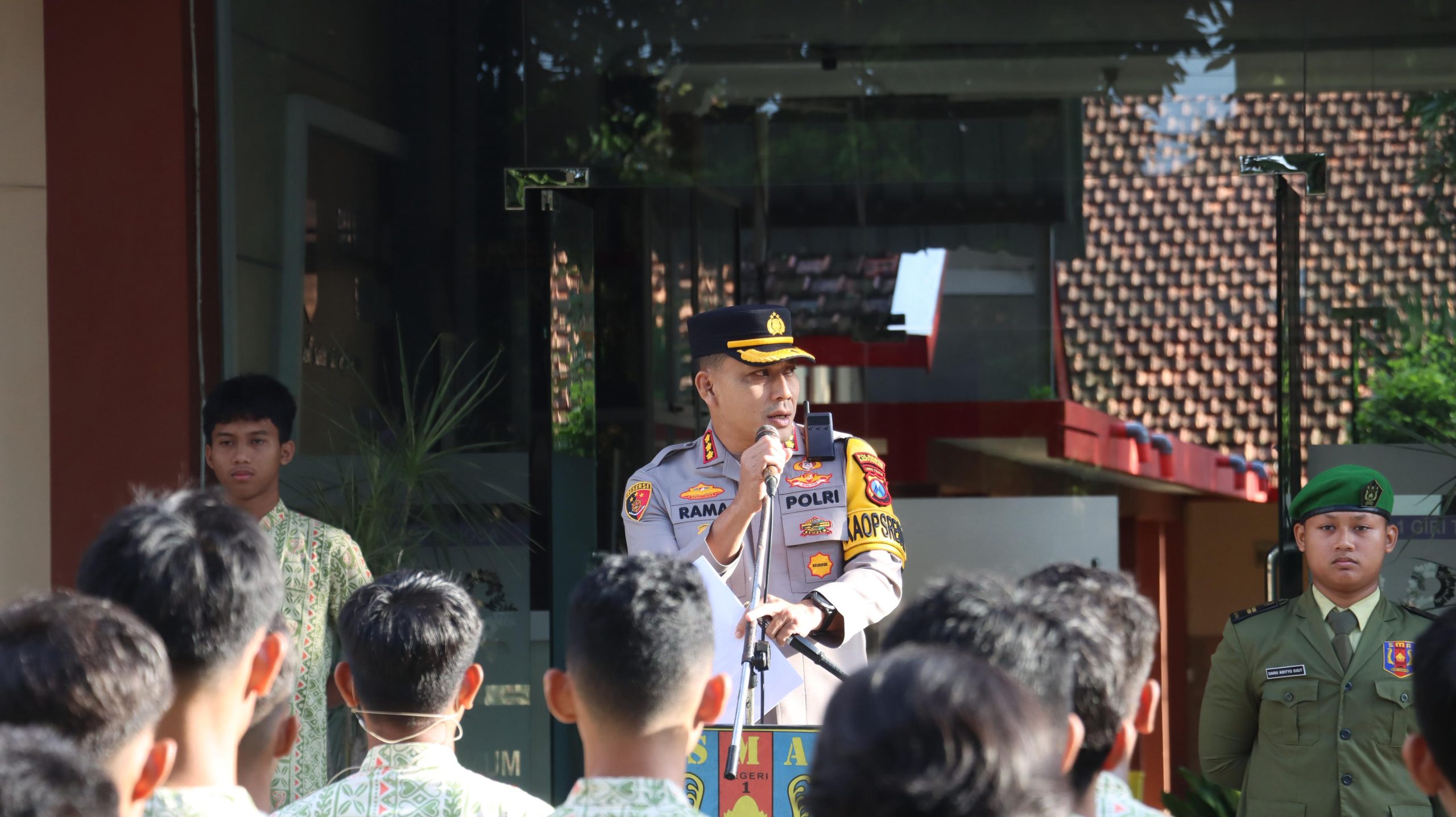Gencarkan “Police Goes to School”, Polresta Banyuwangi Dorong Generasi Muda Tertib Hukum