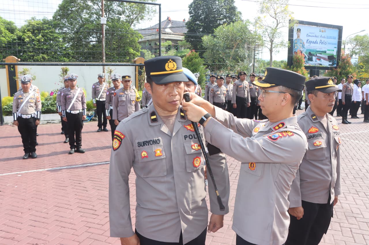 Pengukuhan Pamapta, Kapolres Trenggalek Serahkan Kendaraan Operasional dan Sarpras Pendukung