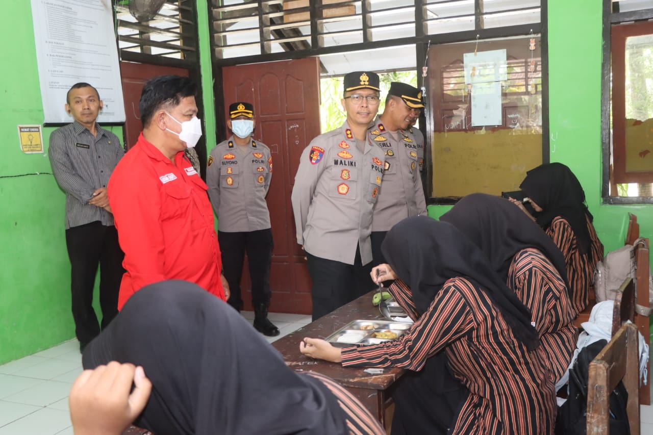 Pastikan Semua Proses Sesuai Standar, Kapolres Trenggalek Tinjau SPPG