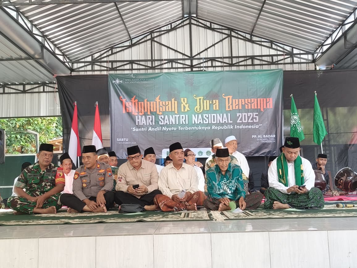 Sejumlah Polisi di Trenggalek Turut Hadir Ramaikan Istigasah dan Doa Bersama Peringatan HSN