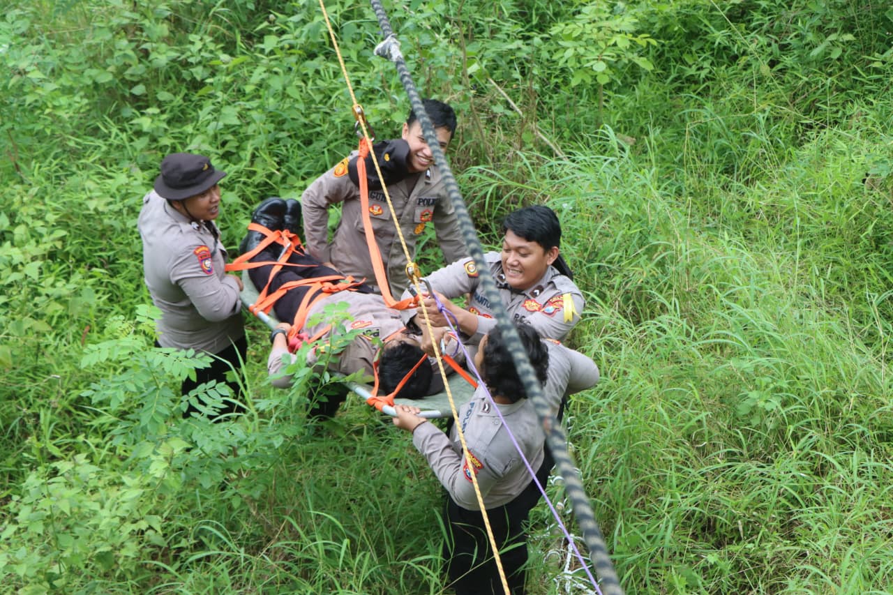 Kesiapan Tangani Bencana Alam, Puluhan Personel Polres Trenggalek Dilatih Kompetensi SAR