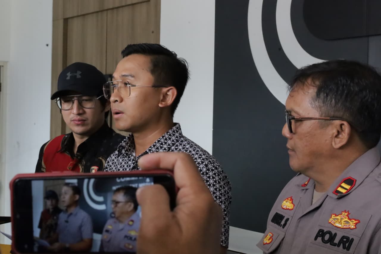 Polrestabes Surabaya Amankan Dua Orang Terduga Pencuri Puluhan Lampu Kota Lama