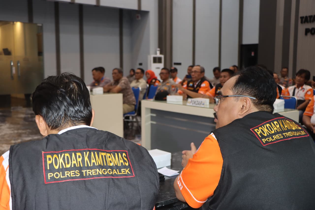 Dorong Partisipasi Publik, Polres Trenggalek Kukuhkan Anggota Pokdar Kamtibmas