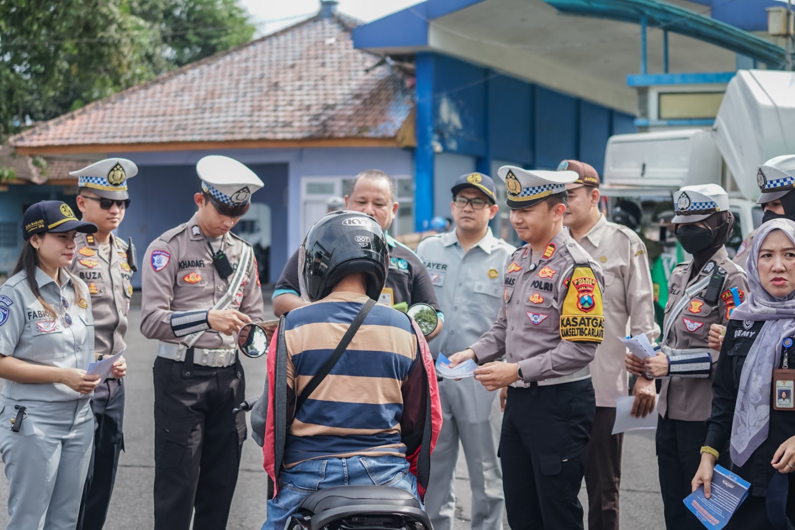 Polres Jember Gencarkan Edukasi Tertib Lalin di Operasi Zebra Semeru 2025