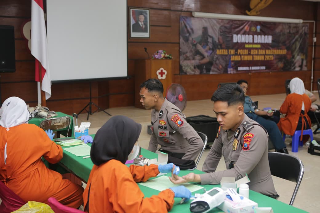 Panitia Natal TNI dan Polri Gelar Bakti Sosial Donor Darah di PMI Surabaya