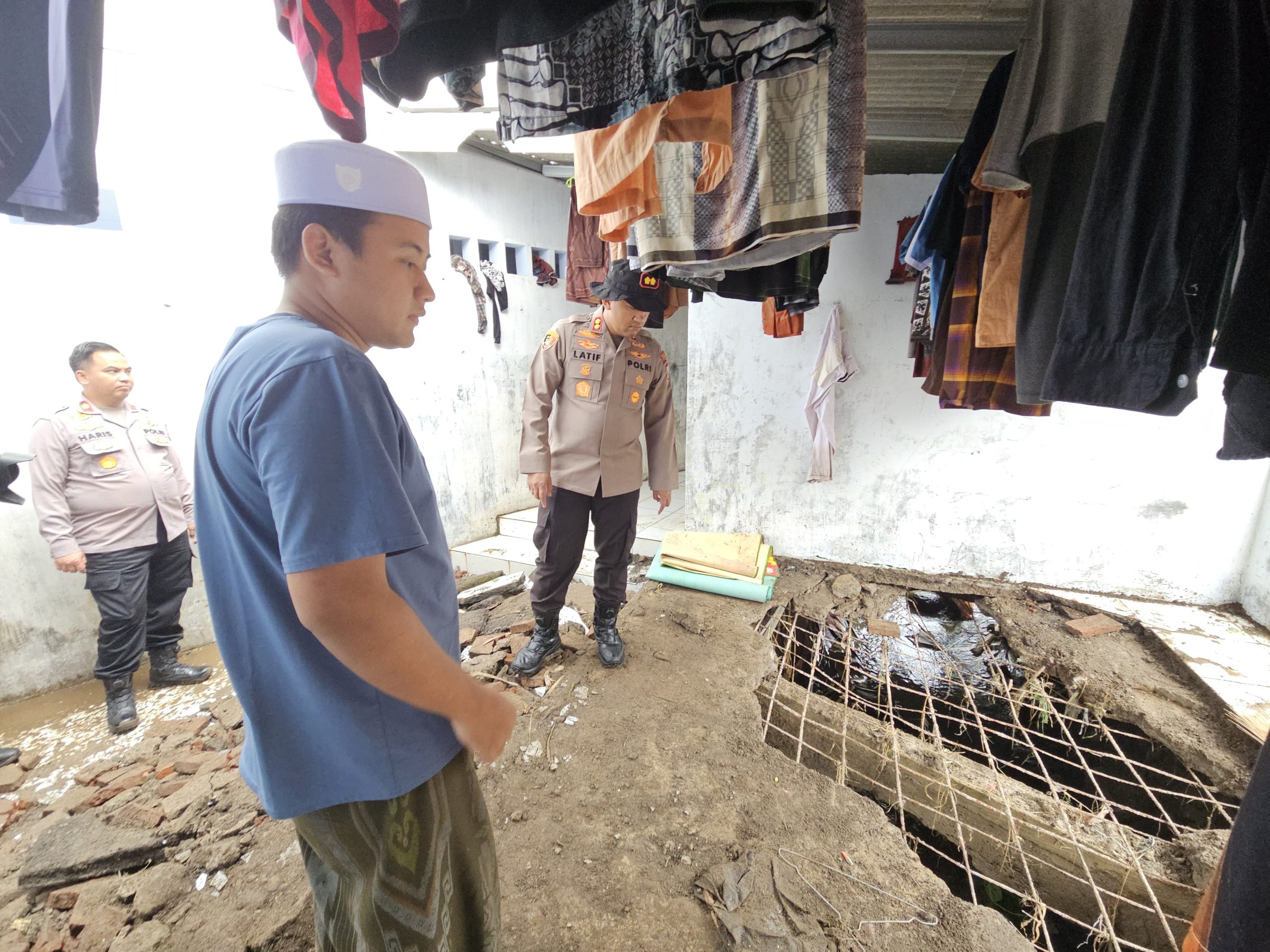 Polres Probolinggo Salurkan Bantuan Sosial Warga Terdampak Banjir
