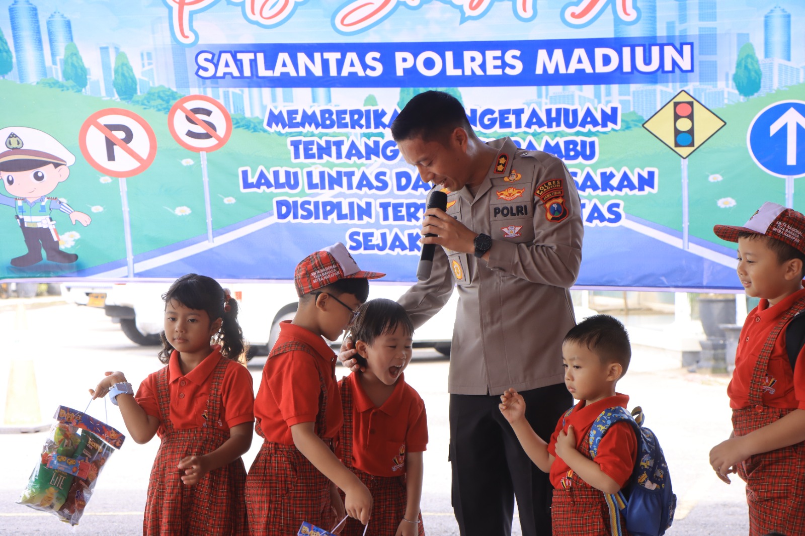 Polisi Sahabat Anak : Polres Madiun Edukasi Tertib Lalin Sejak Dini