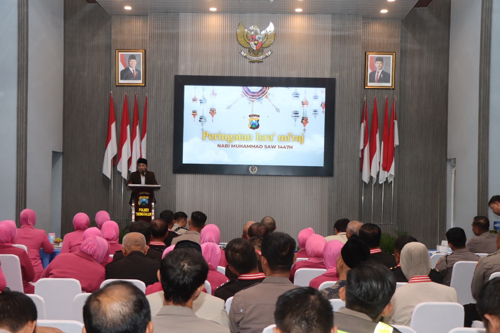 Peringati Isra Miraj, Kapolres Trenggalek Salurkan Santunan Bagi Puluhan Anak Yatim/Piatu