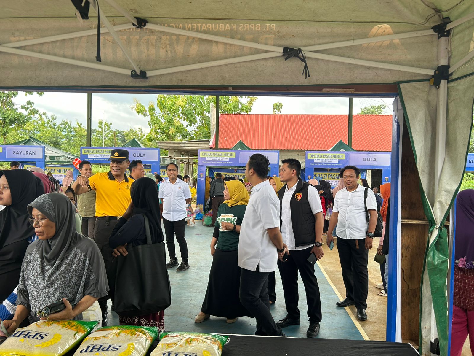 Sinergi Polres Ngawi dengan Pemkab Beri Pendampingan Operasi Pasar Murah