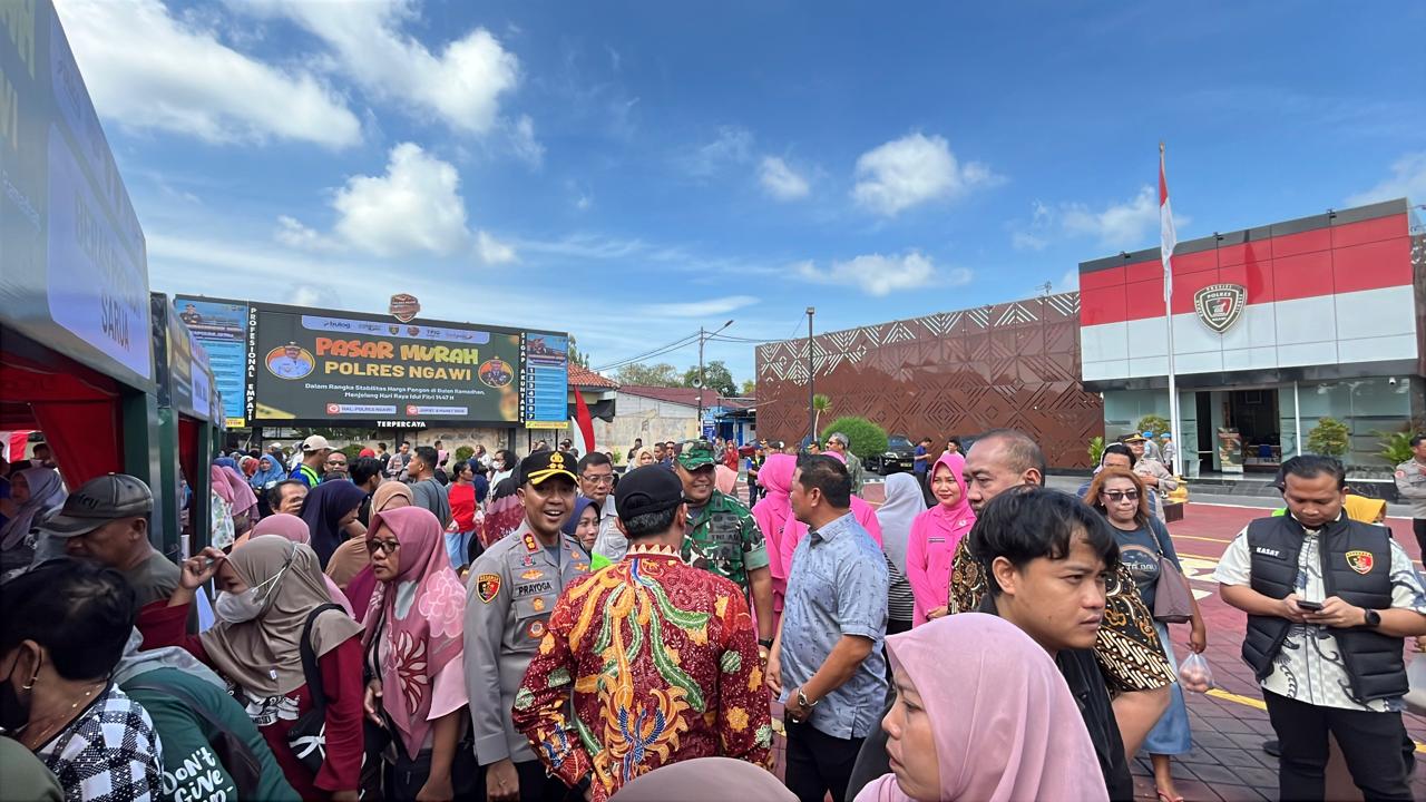 Polres Ngawi Gelar Pasar Murah Masyarakat Sumringah