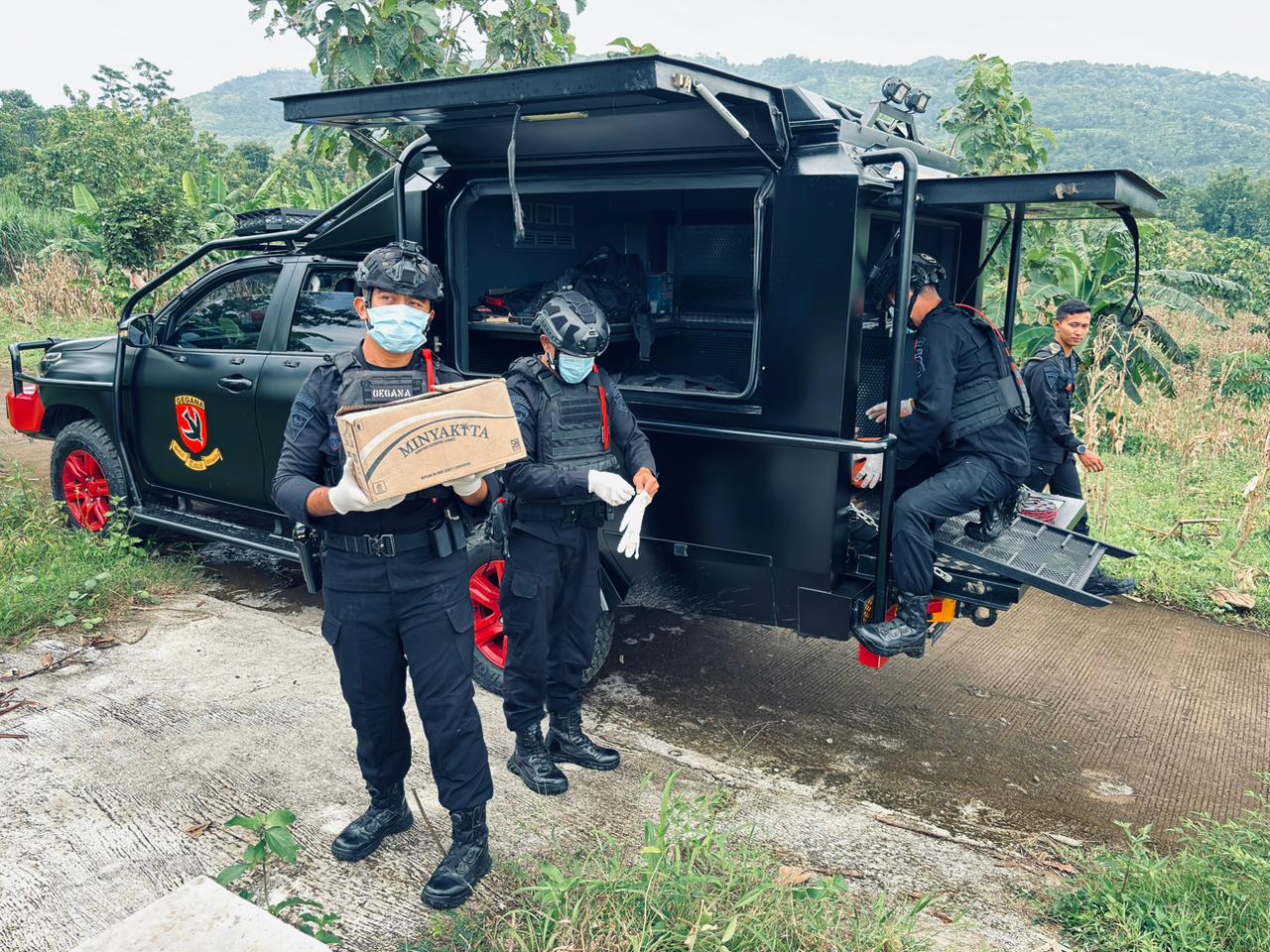 Polres Bondowoso Libatkan Gegana Brimob Polda Jatim Musnahkan 25 Kg Bubuk Mercon