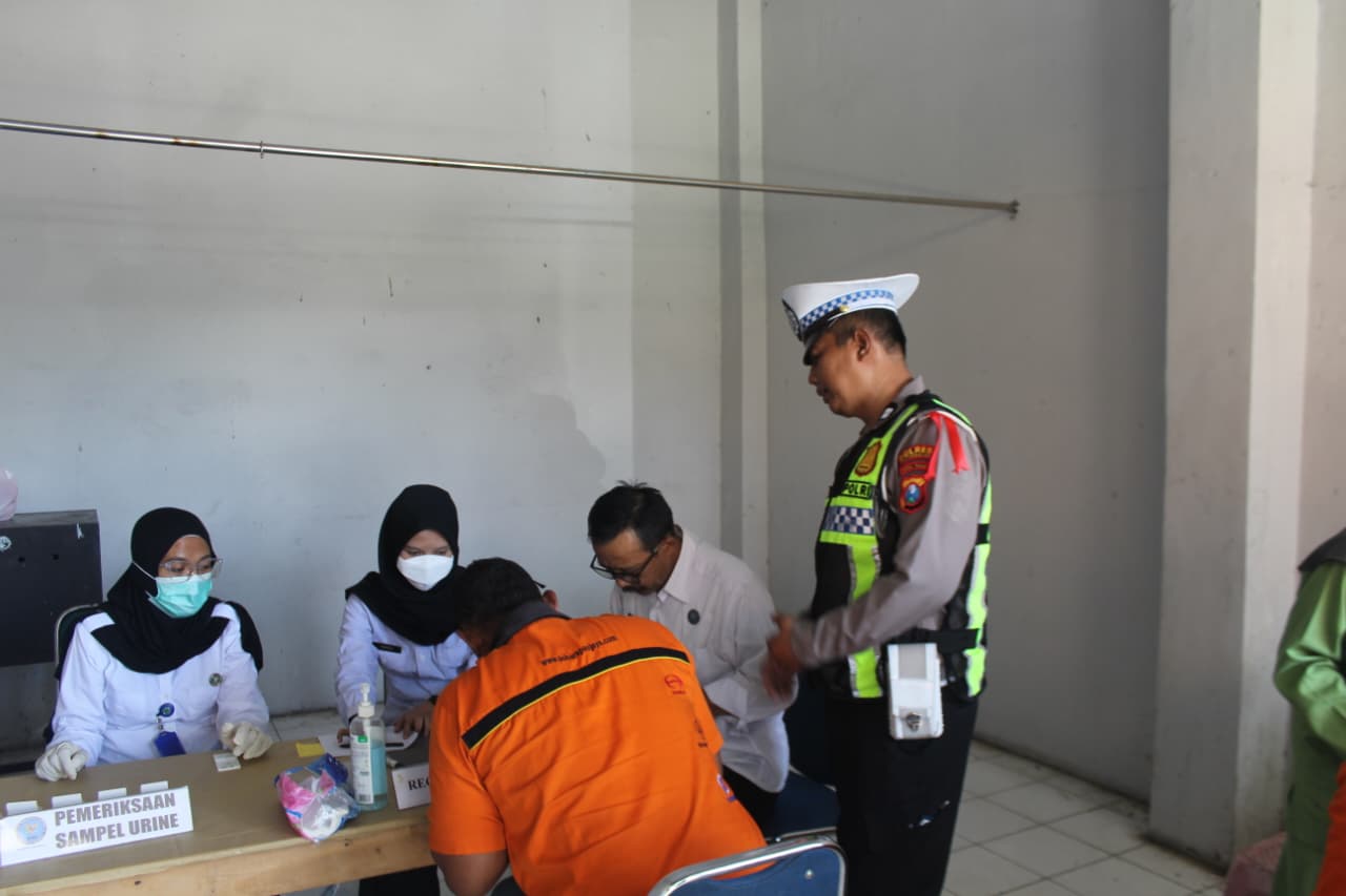 Antisipasi Lonjakan Penumpang, Petugas Gabungan di Trenggalek Gelar Ramp Chek Angkutan Umum