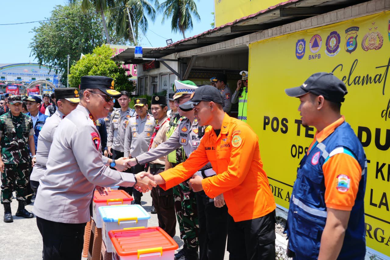 Wakapolri Tinjau Arus Mudik Via Udara, Pastikan Penyeberangan Merak–Bakauheni Terkendali
