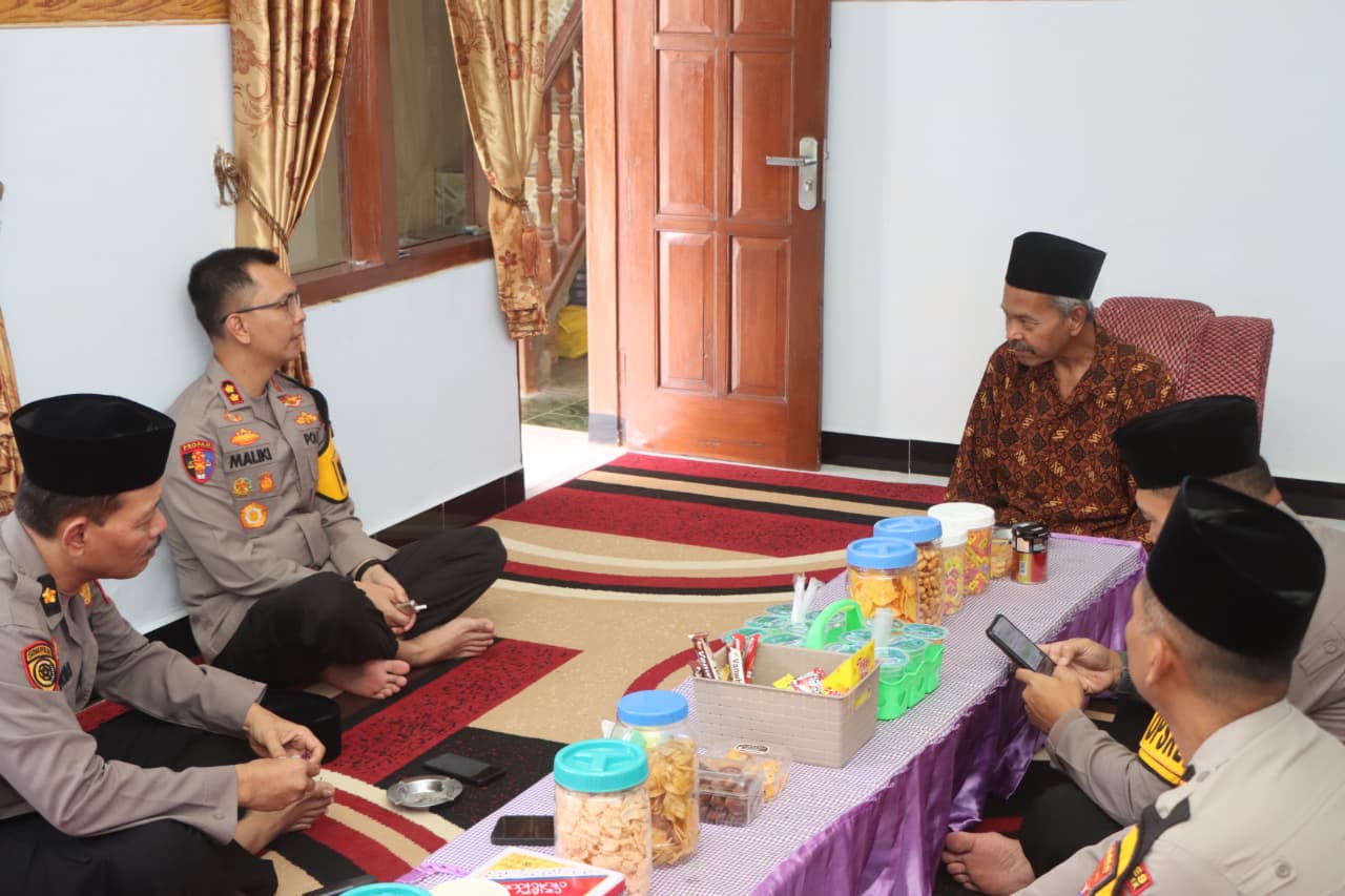 Kapolres Trenggalek Silaturahmi Lebaran ke Sejumlah Ulama dan Pengasuh Ponpes