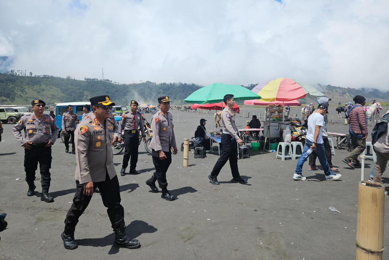 Sapa Pengunjung di Gunung Bromo Kapolres Probolinggo Pastikan Keamanan Wisatawan