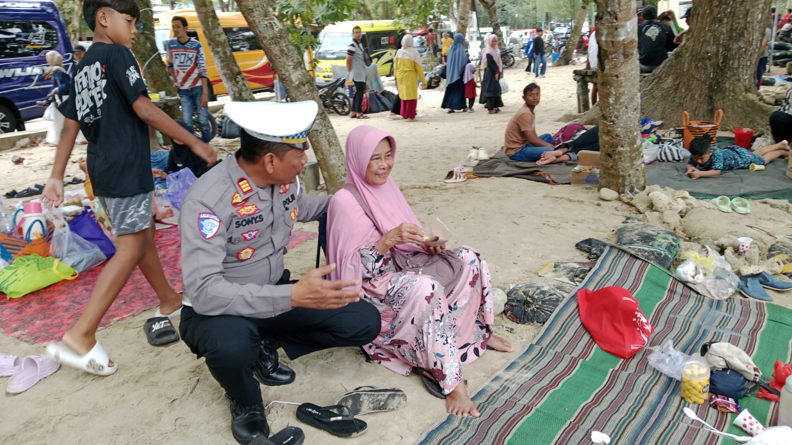 Masih Suasana Libur Lebaran, Polres Trenggalek Gelar Ramp Chek dan Sapa Wisatawan