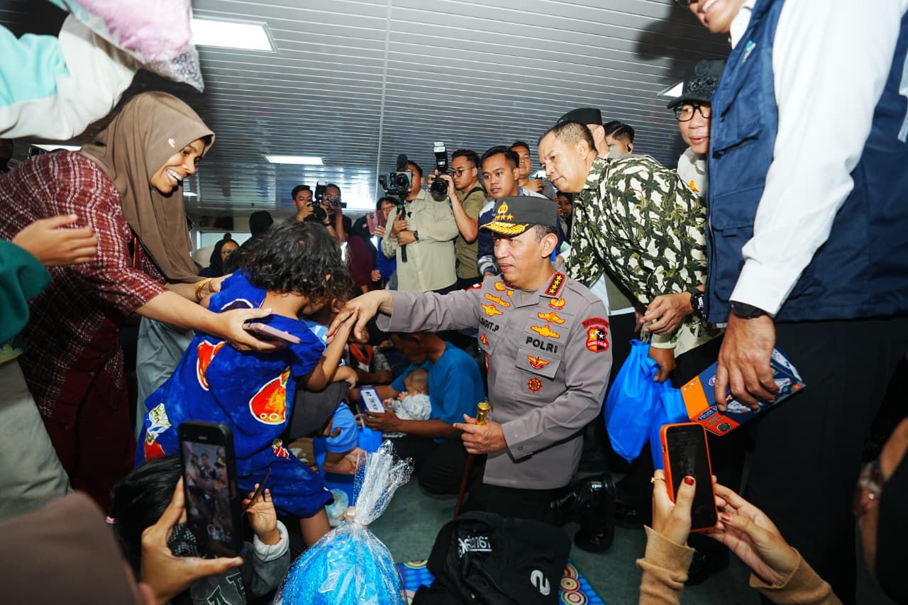 Tinjau Arus Balik di Pelabuhan Bakauheni, Kapolri Pastikan Pemudik Aman-Selamat Sampai Tujuan