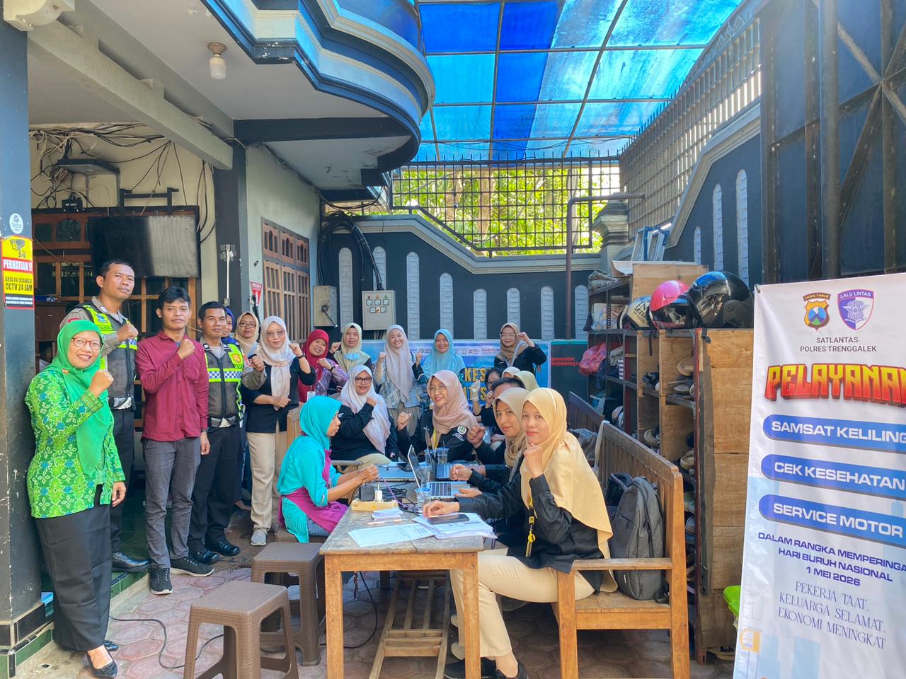 Sambut May Day, Polres Trenggalek Hadirkan Layanan Samling hingga Pemeriksaan Kesehatan Bagi Pekerja