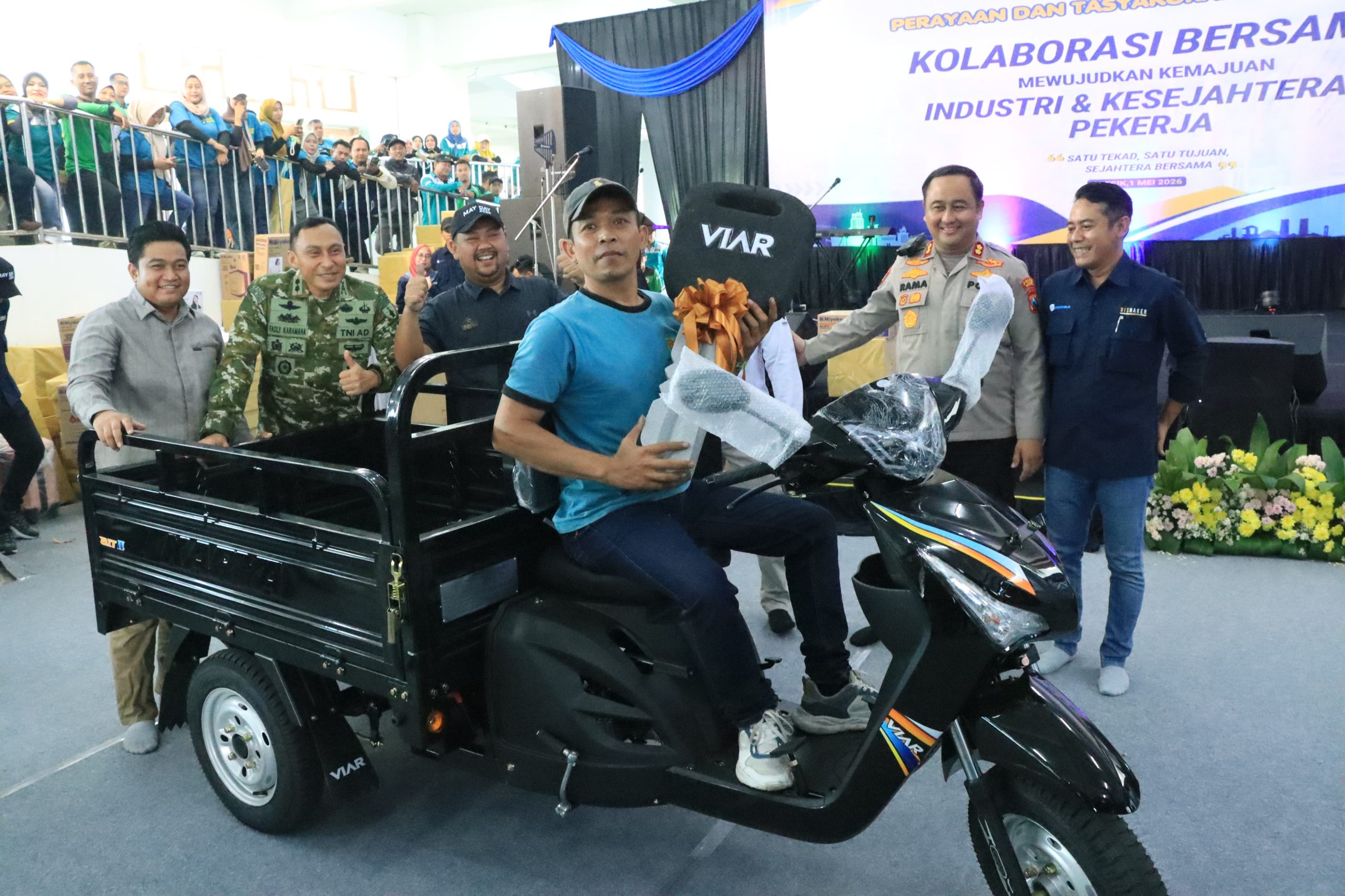 Peringatan May Day di Stadion Gejos Berjalan Kondusif, Kapolres Gresik Apresiasi Elemen Buruh