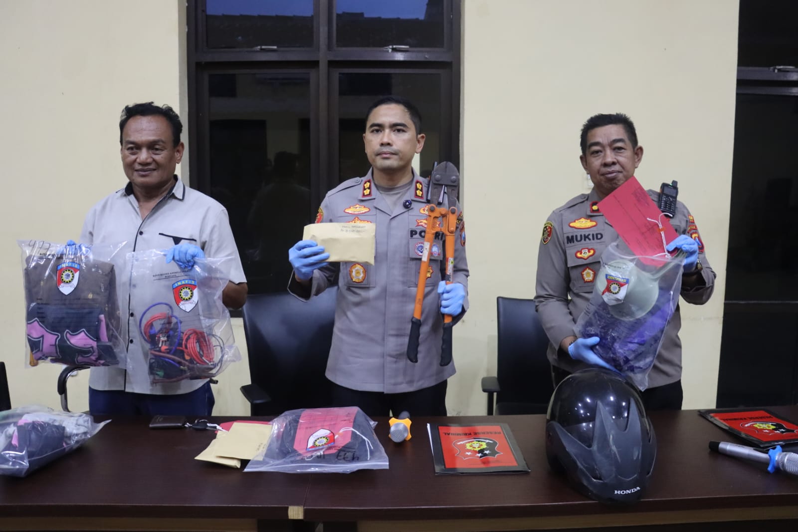 Polres Pacitan Amankan Komplotan Pencuri Kotak Amal di 7 Masjid