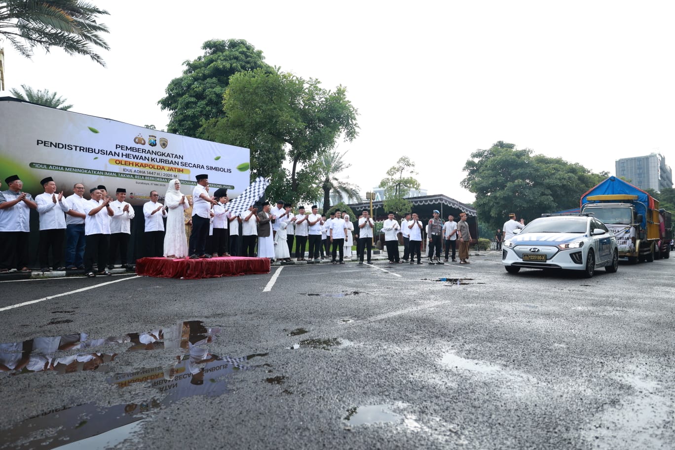 Iduladha 1447 H Polda Jatim Salurkan Ratusan Hewan Kurban untuk Masyarakat