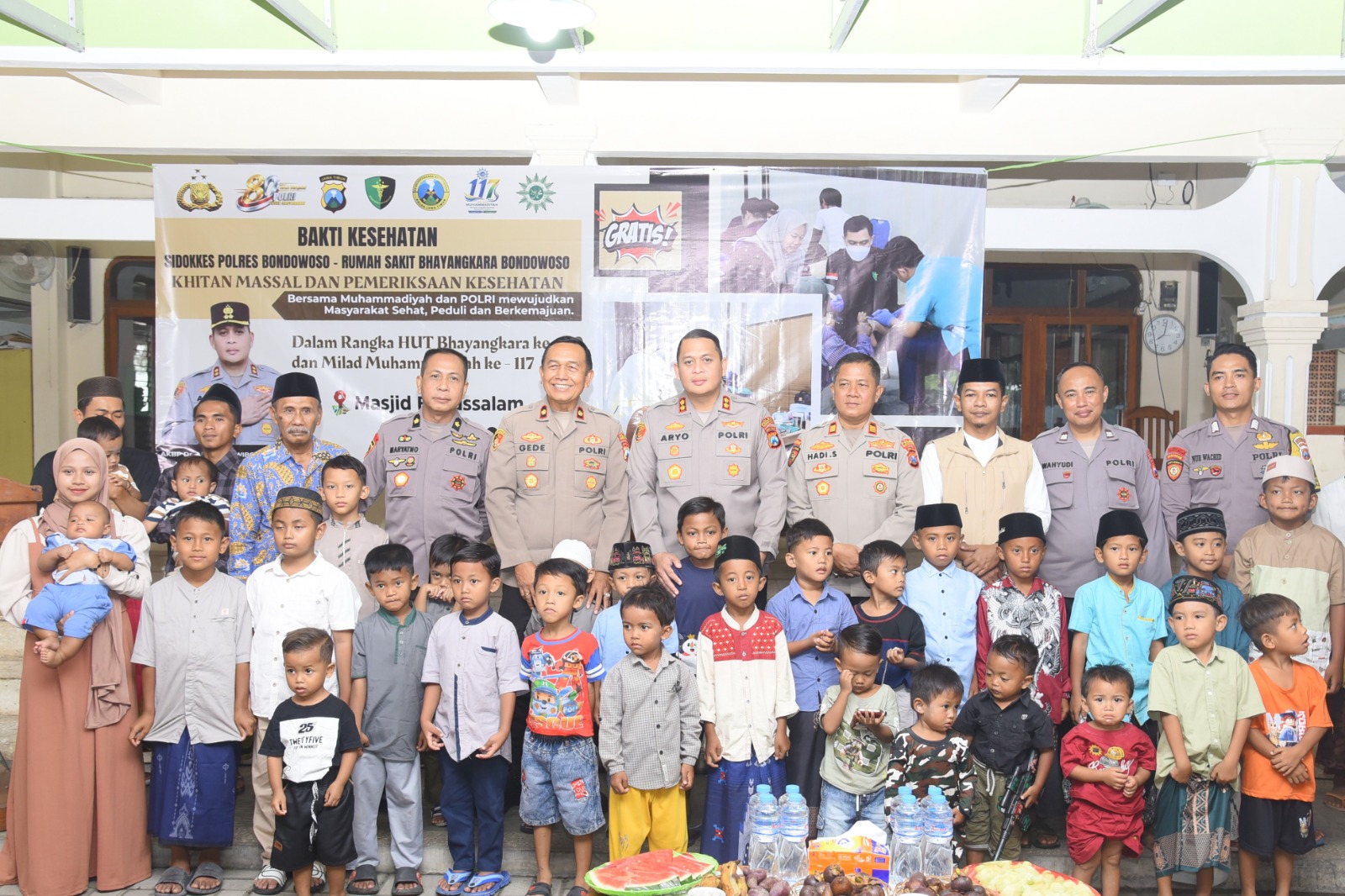 Hari Bhayangkara ke – 80 Polres Bondowoso Gelar Khitan Massal dan Cek Kesehatan Gratis