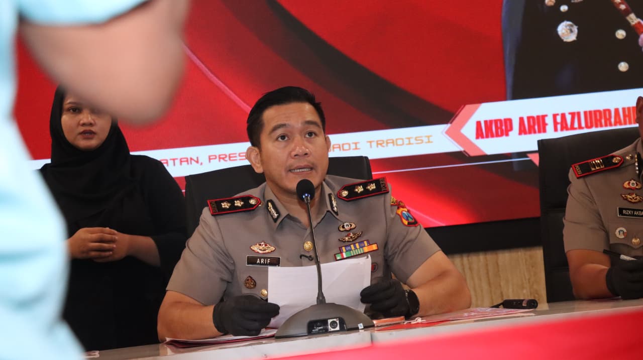 Polres Lamongan Ungkap Jaringan Ganjal ATM Lintas Daerah, 5 Tersangka Residivis Diamankan