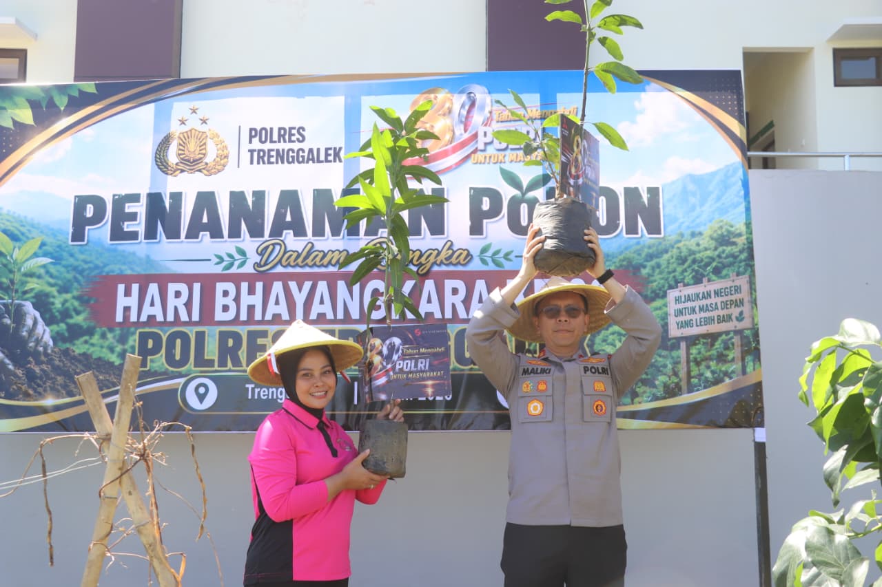 Aksi Tanam Pohon Hari Bhayangkara ke-80, Kapolres Trenggalek: Langkah Kecil Membawa Manfaat Besar