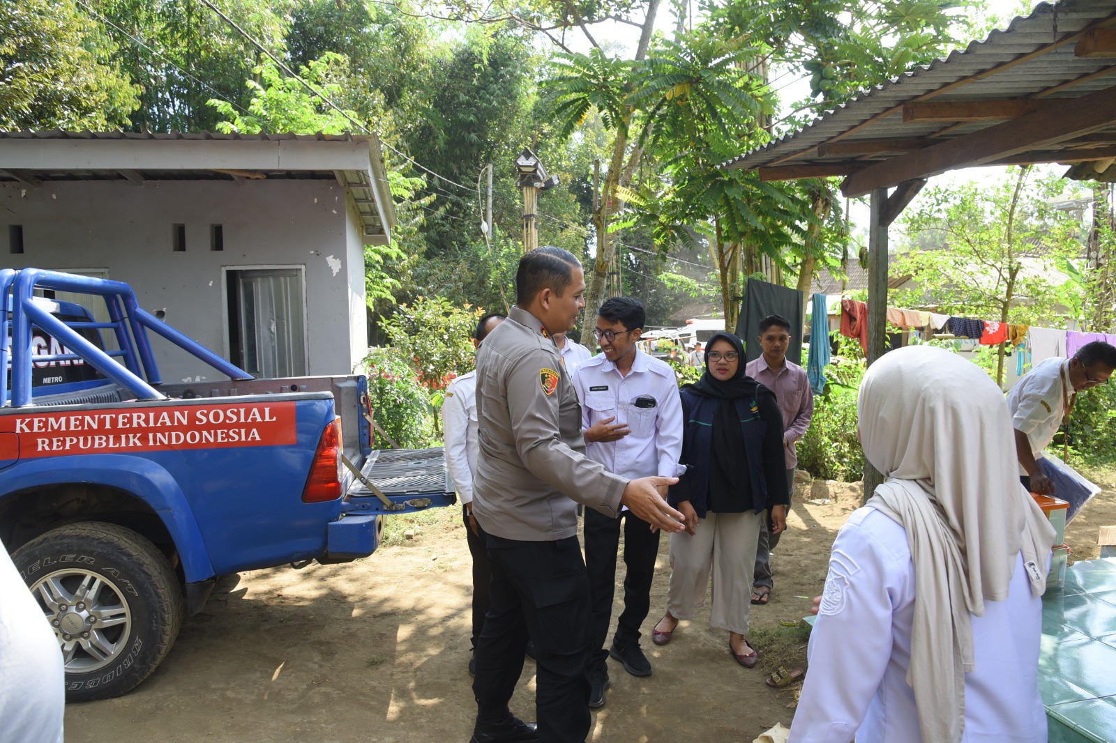 Empati Tanpa Batas, Polres Bondowoso Bantu Keluarga Bayi Kembar yang Kehilangan Ibu