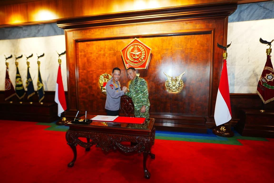 Kapolri Perkuat Soliditas TNI-Polri Lewat Silaturahmi dengan Panglima TNI di Mabes TNI