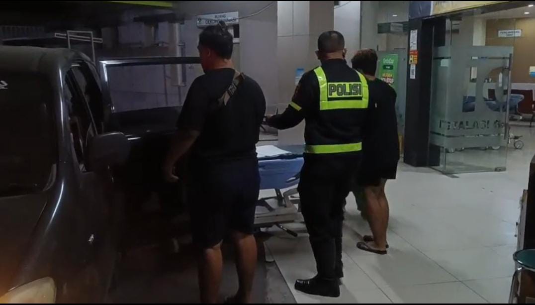 Aksi Heroik Satlantas Polres Gresik Selamatkan Wanita yang Hendak Melahirkan