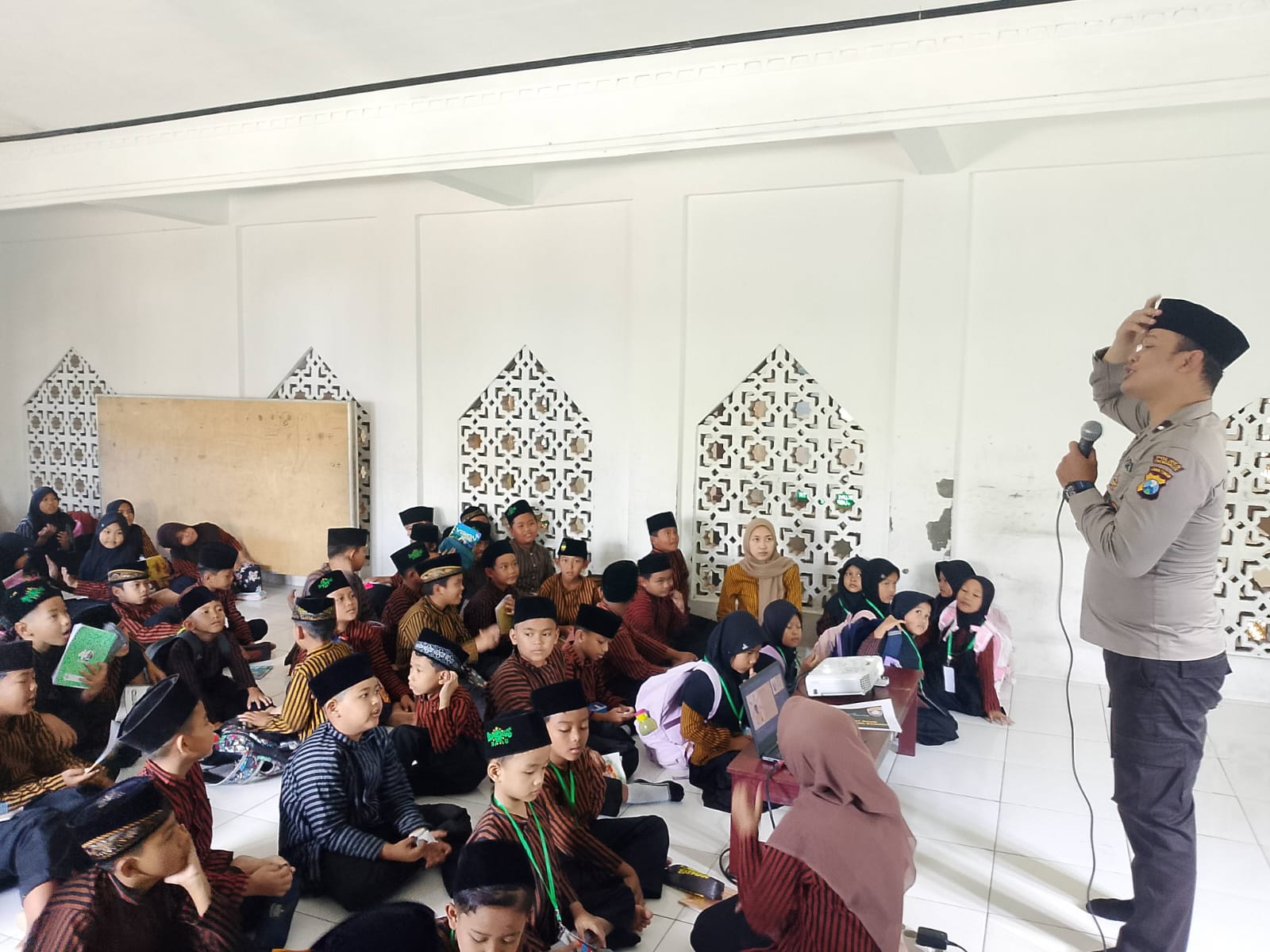 Manfaatkan Momen MPLS, Polres Trenggalek Gencarkan Gerakan Anti Perundungan