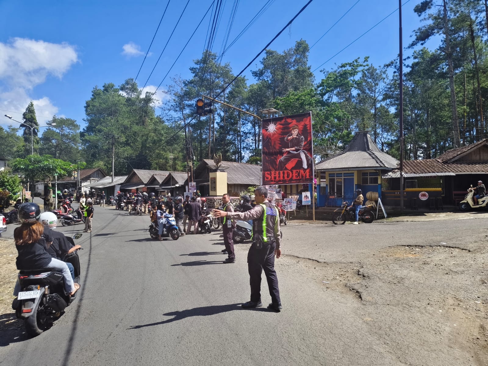 Pastikan Kondusif, Polres Trenggalek Amankan Acara Tasyakuran Warga Baru Pencak Silat