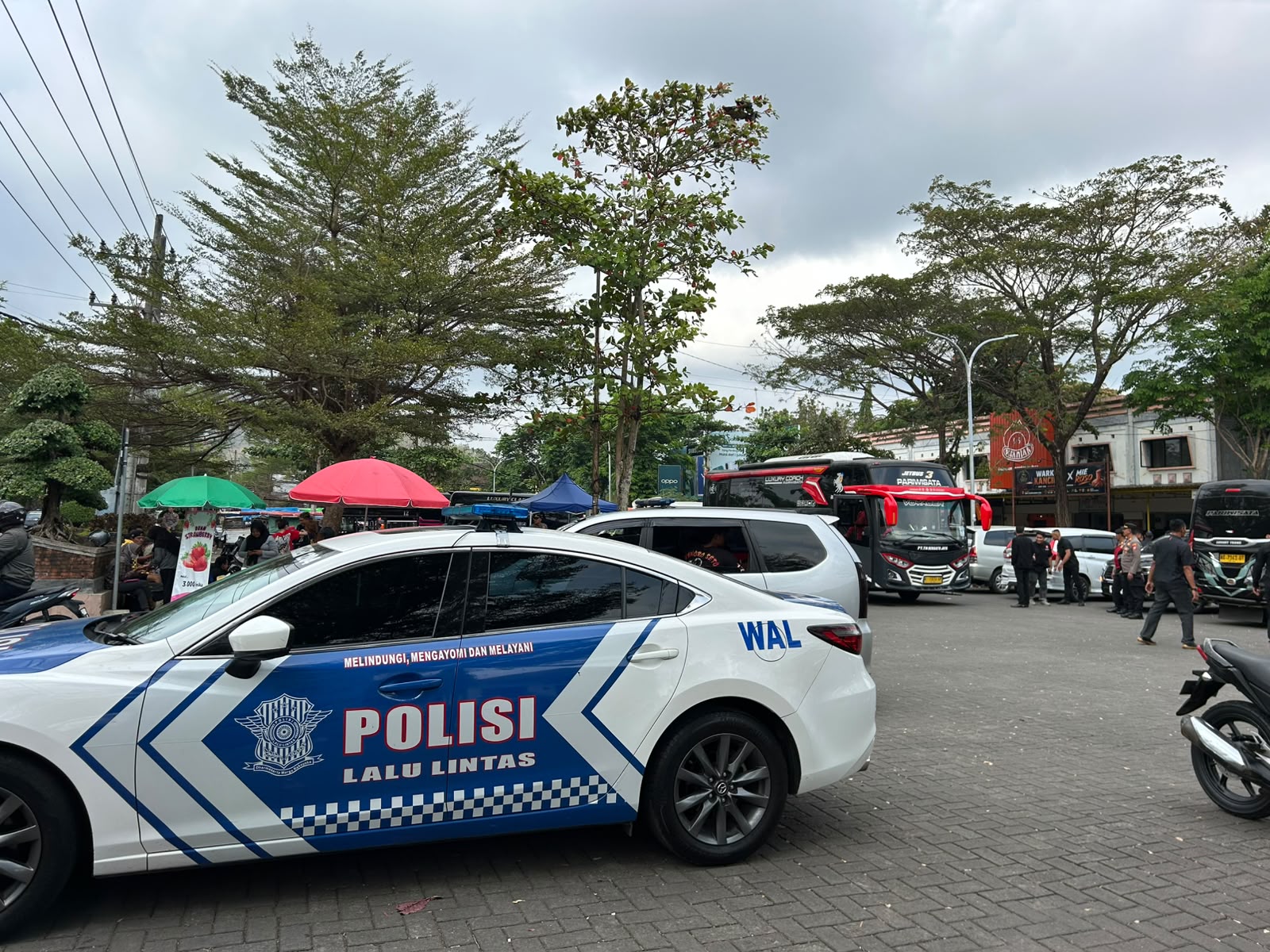 Kapolres Trenggalek Pimpin Langsung Pengamanan Keberangkatan Wisuda Warga Baru IKSPI ke Madiun