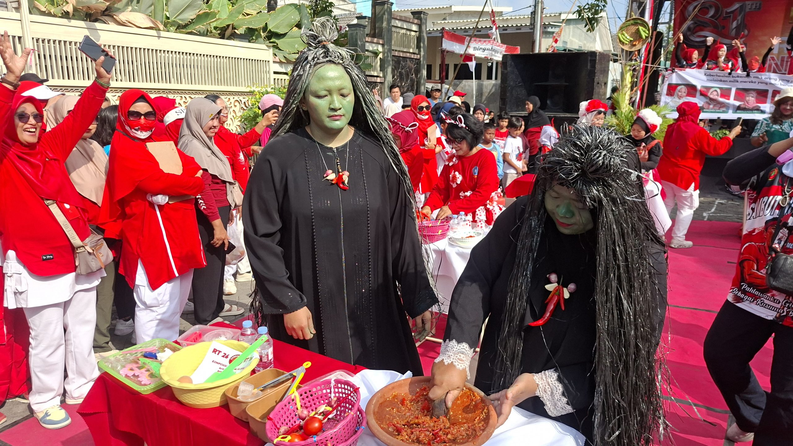 Ada Mak Lampir di Lomba Uleg Sambal! Begini Keseruan HUT  Ke-81 RI di Bukit Bambe