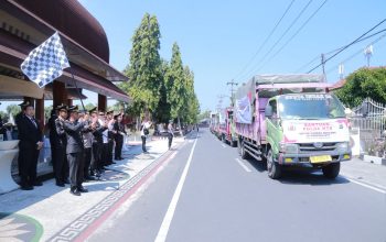 Di Hari Kemerdekaan, Polri Serentak Gerakkan 44 Truk Bantuan untuk Masyarakat Terdampak Gempa Flores