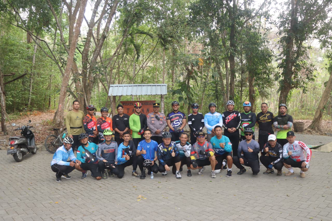 Gowes Kamtibmas, Kapolres Trenggalek Ajak Masyarakat Jaga Kelestarian Alam