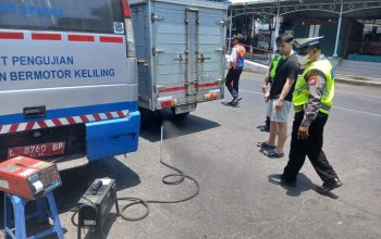 Polres Pelabuhan Tanjung Perak Tingkatkan Kepatuhan dan Tekan Polusi melalui Operasi Gabungan